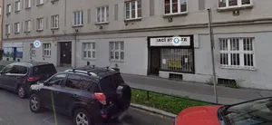 a very similar scene and angle, except screenshotted from google street view.